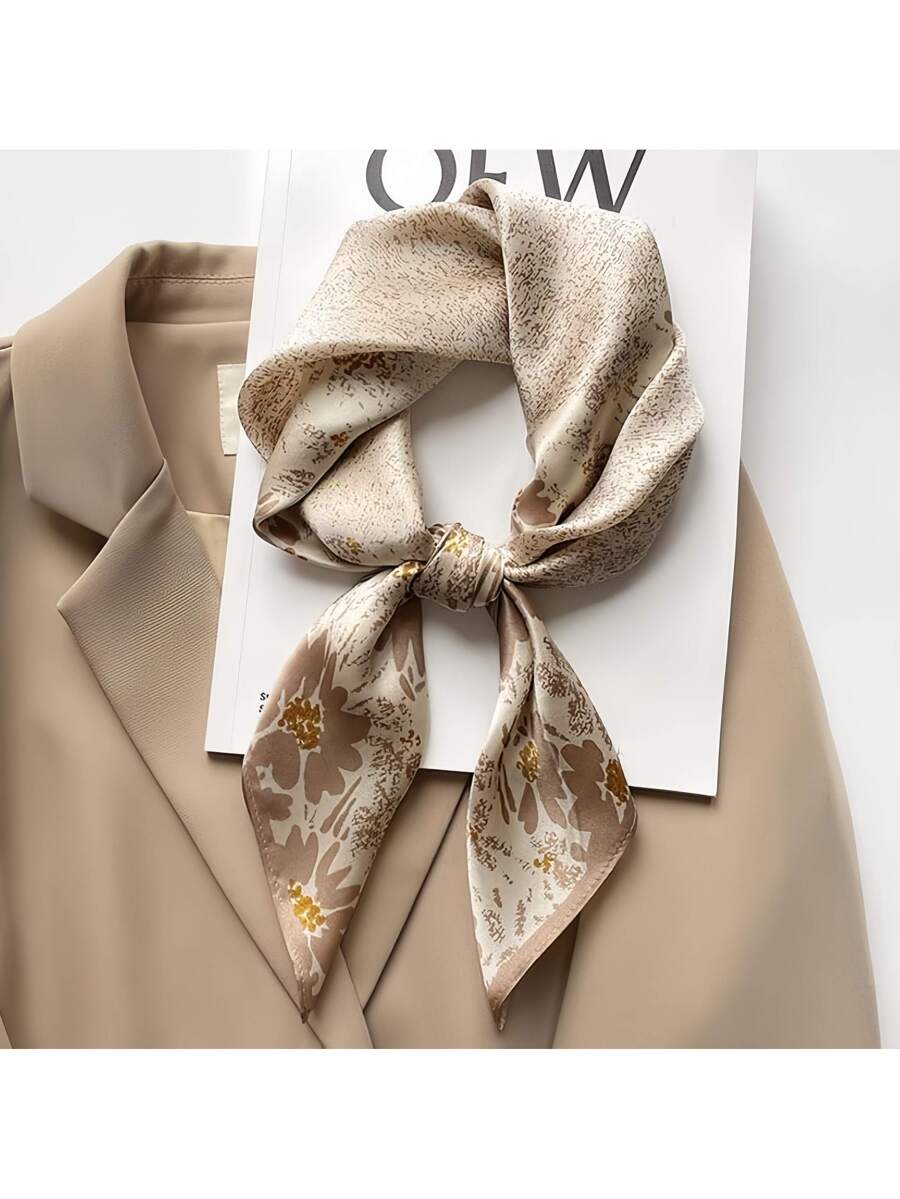 Satinhalsduk i Kaki med Blommönster