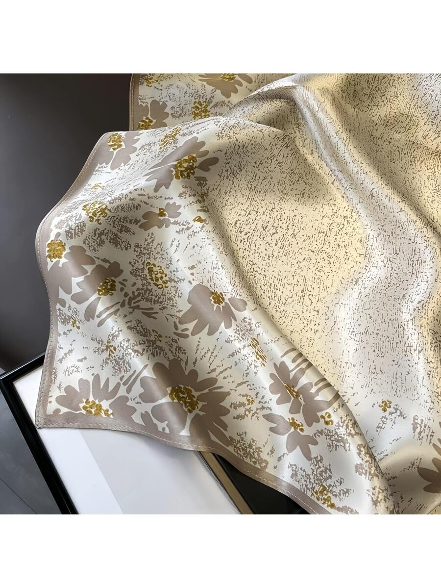 Satinhalsduk i Kaki med Blommönster