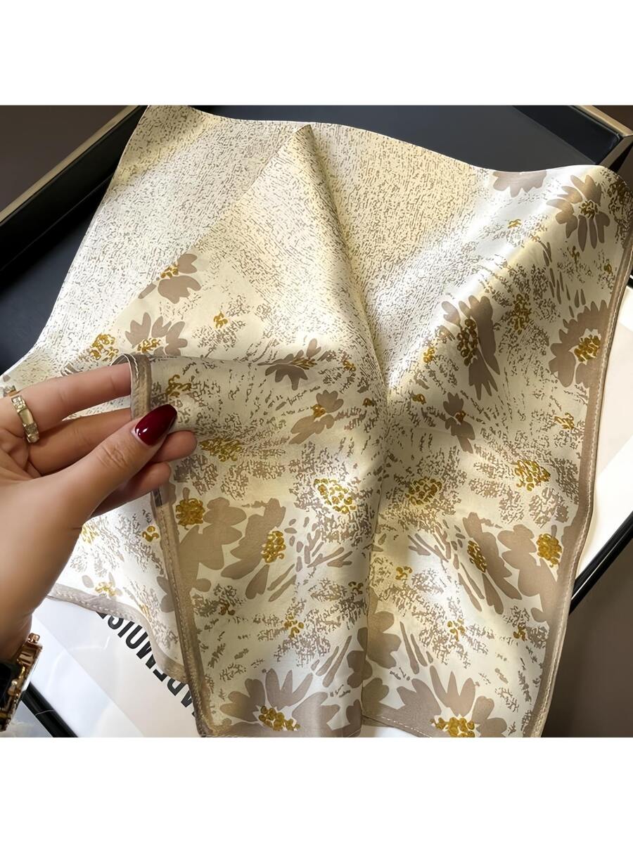 Satinhalsduk i Kaki med Blommönster