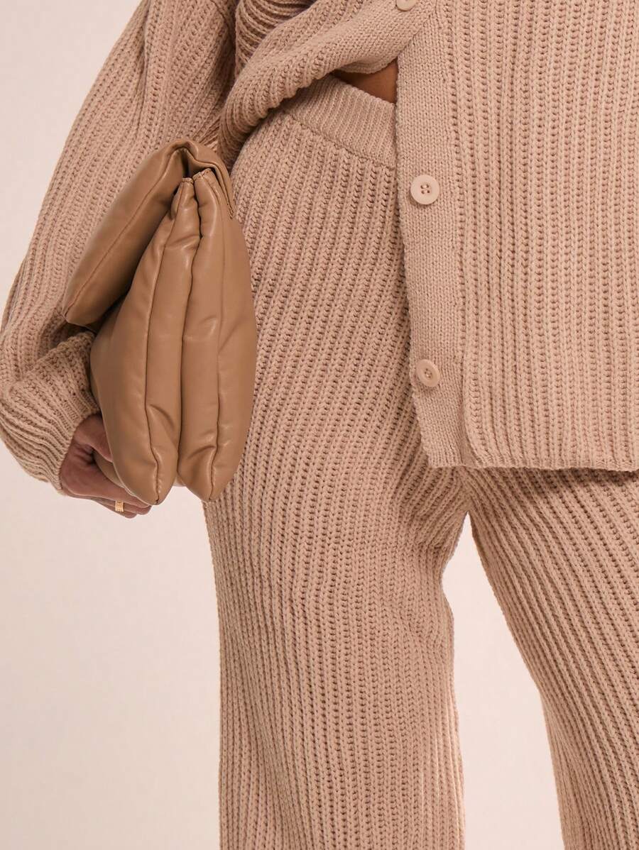 Vida stickade byxor i Y2K-stil