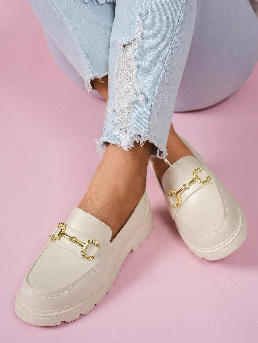 Trendiga damloafers med spänne