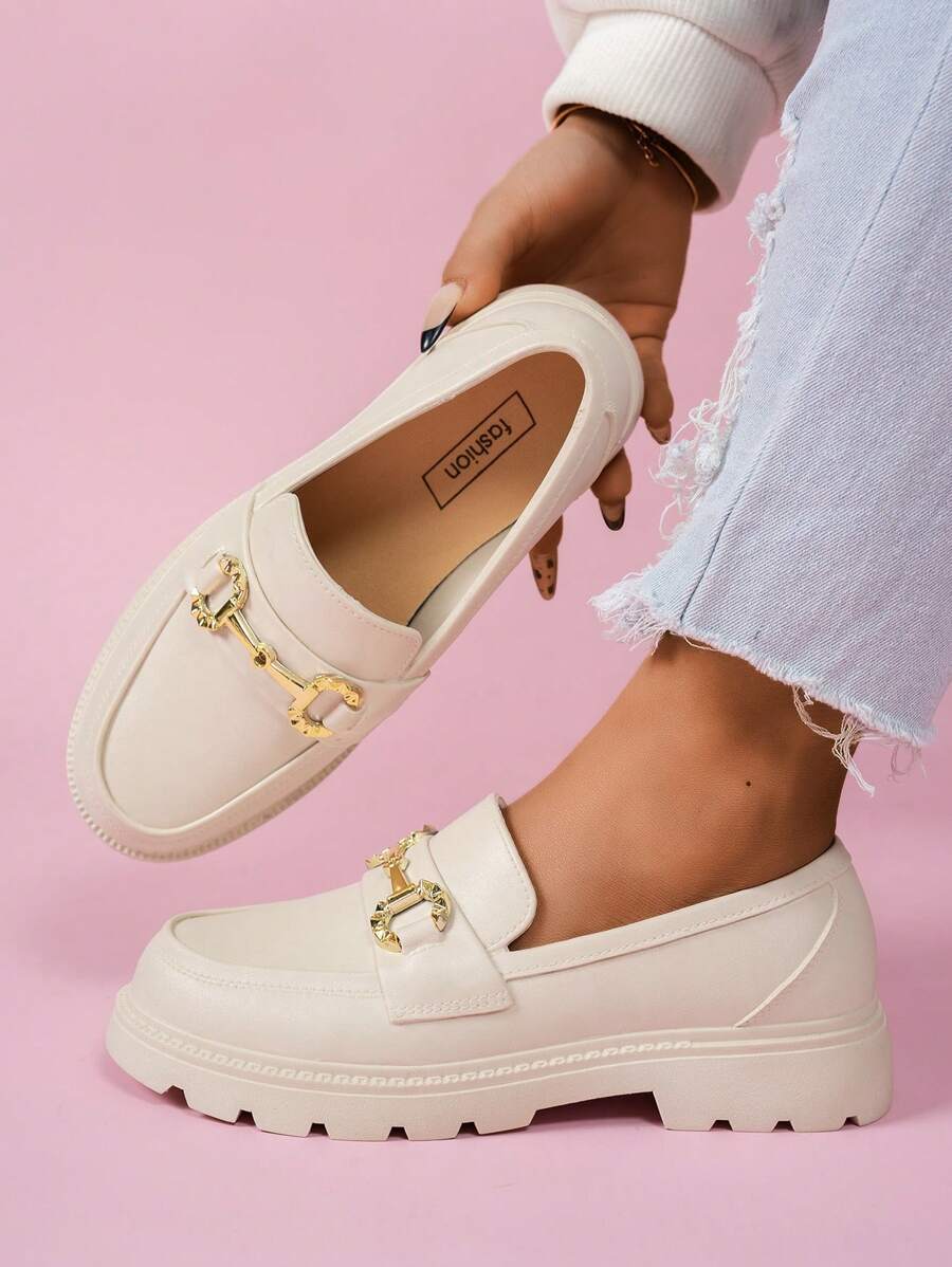 Trendiga damloafers med spänne