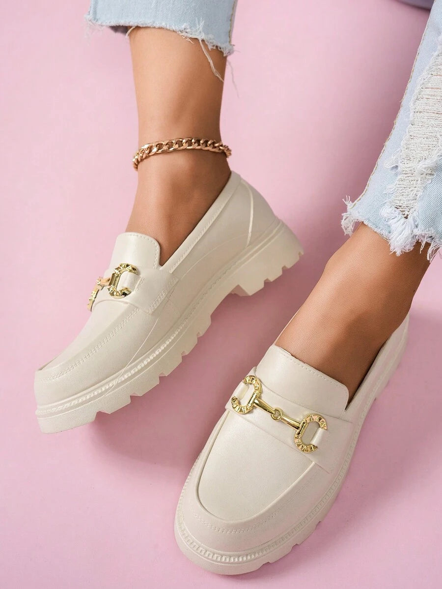 Trendiga damloafers med spänne