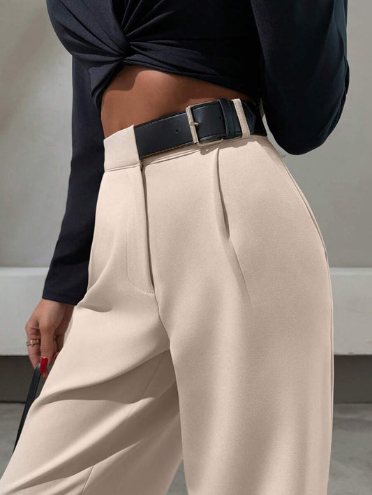 Raka byxor med bältdetalj